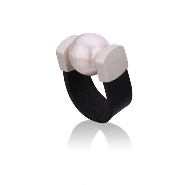 Pearl Ring in Silver